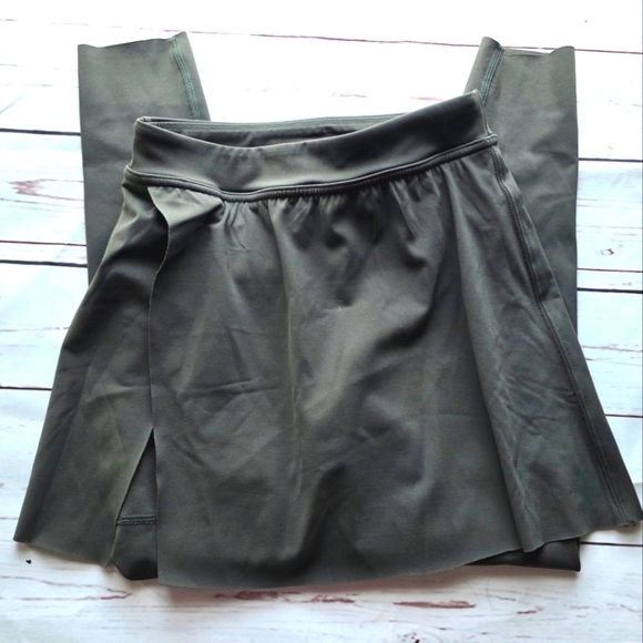 Spanx Booty Boost Skirt Leggings Olive Green Sz XS - Picture 4 of 7